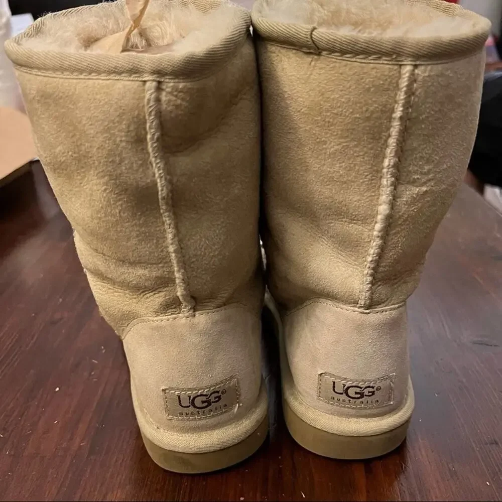 UGG Classic Short Boot Size 7 Sand